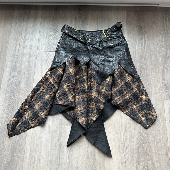 Nev studio skirt - Picture 1 of 4